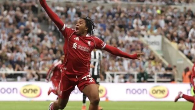 Arne Slot Pastikan Rio Ngumoha Siap Tampil sebagai Starter saat Hadapi PSG
