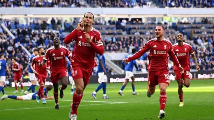 Van Dijk cetak gol penentu, Liverpool menang 2-1 atas Everton dalam laga dramatis