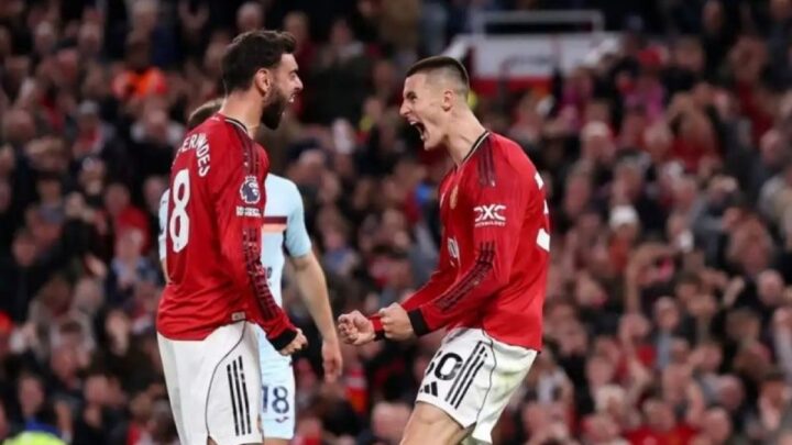 Manchester United pertahankan peringkat ketiga usai menang 2-1 atas Brentford