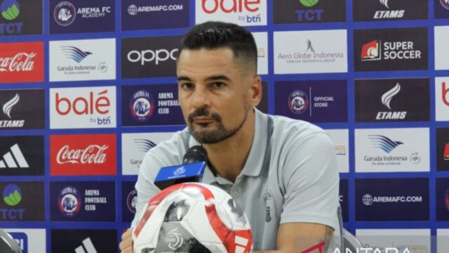 Carlos Pena Terima Persita Tak Bisa Berkandang di Indomilk Arena