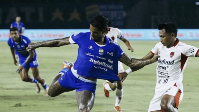 Persib Bandung Perkuat Posisi di Puncak Klasemen usai Menang 3-2 atas Bali United
