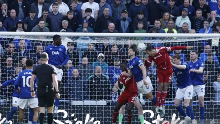 Klasemen Liga Inggris: Arsenal tetap memimpin, Manchester City pangkas selisih poin