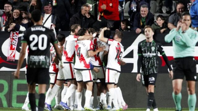 Rayo Vallecano Menang 1-0 atas Elche yang Bermain dengan 10 Pemain