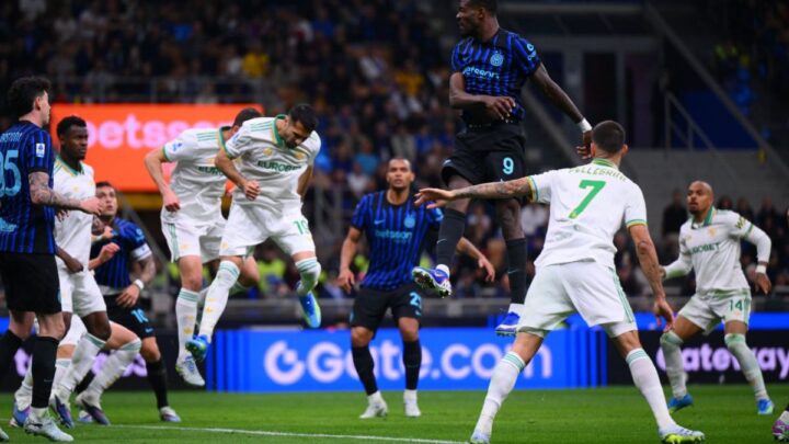 Inter Milan kukuh di puncak klasemen usai menang 5-2 atas AS Roma