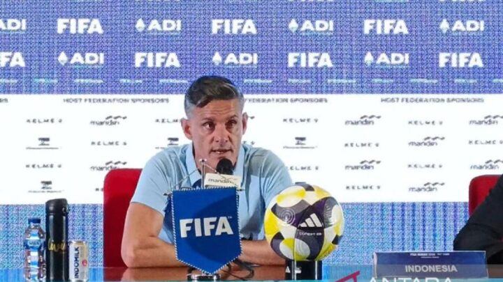 John Herdman Bermain Bola Bersama Warga di Lombok usai FIFA Series 2026