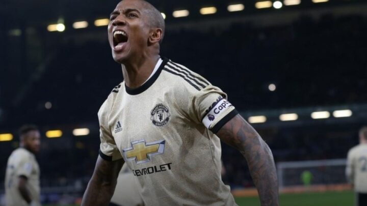 Ashley Young, mantan kapten MU, putuskan gantung sepatu pada akhir musim ini