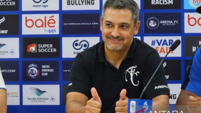 Pelatih Arema Persembahkan Kemenangan atas PSIM untuk Suporter