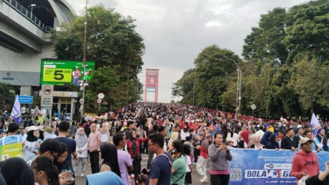 ANTARA, TVRI, dan RRI Sosialisasikan Piala Dunia saat CFD di Jembatan Ampera