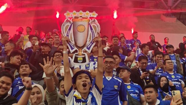 Euforia Bobotoh di GBLA usai Persib raih gelar juara liga untuk ketiga kali beruntun