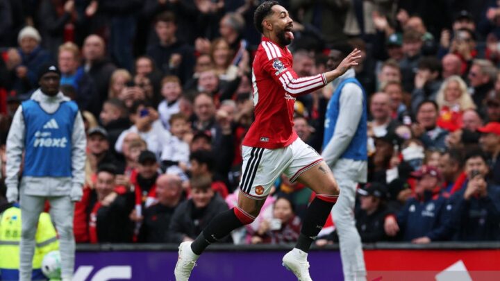 Manchester United finis di peringkat ketiga setelah mengalahkan Nottingham Forest 3-2