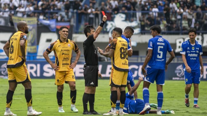 Persija Diinstruksikan Menjamu Persib di Samarinda