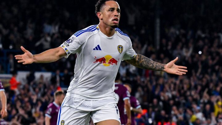 Leeds United menjauh dari zona degradasi usai menang 3-1 atas Burnley