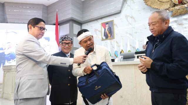 Dedi Mulyadi Tepati Janji Bonus Rp1 Miliar untuk Persib