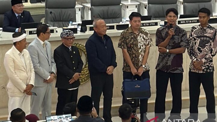 Persib Bandung terima bonus juara Rp1 miliar dari KDM