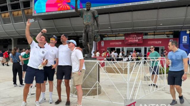 Patung Dan Marino di Stadion Miami Menjadi Lokasi Foto Favorit Pengunjung