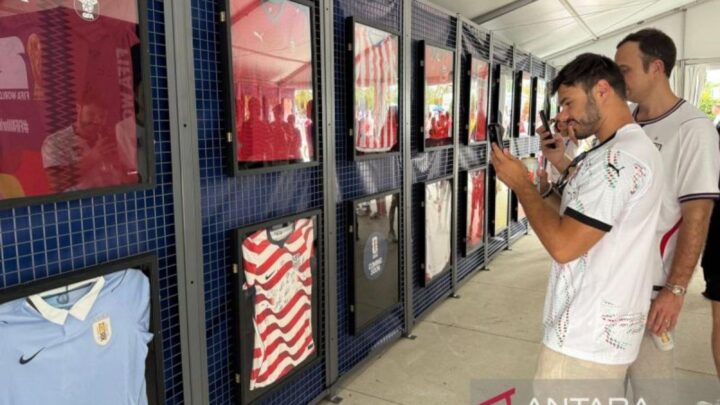 Suporter Padati Pameran Jersei Tim Piala Dunia 2026 Bertanda Tangan