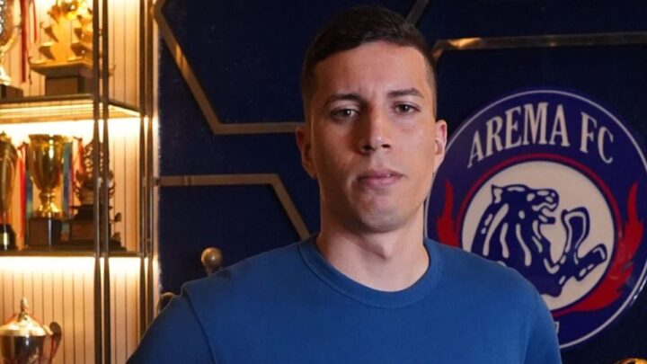 Arema perkuat lini belakang dengan datangkan bek Diego Landis