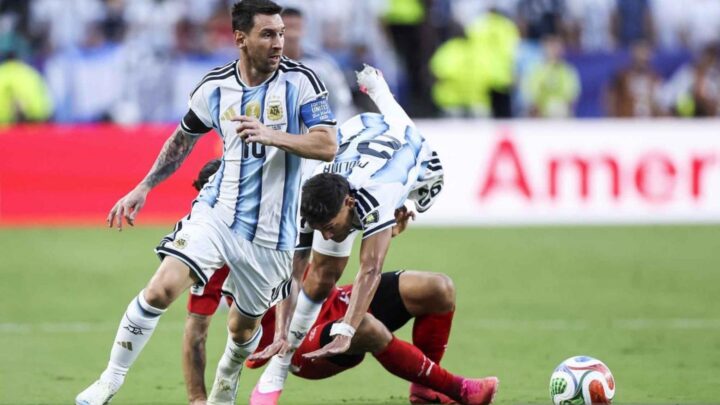 Lionel Messi untuk pertama kali menghadapi timnas Inggris dalam laga resmi internasional