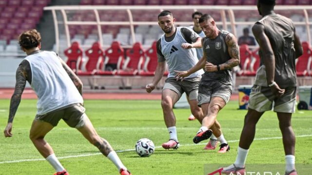 Aston Villa Jajal Lapangan GBK: John McGinn dan Garnacho Ikut Latihan