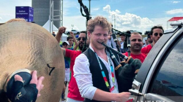 Suporter Timnas Maroko di Boston Diiringi Alat Musik Skotlandia saat Bernyanyi