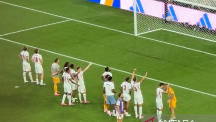 Lagu "Wonderwall" dan "Hey Jude" iringi langkah Inggris ke semifinal