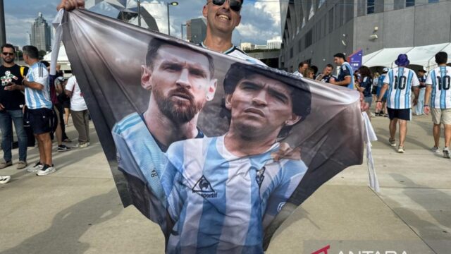Lionel Messi kembali menegaskan statusnya sebagai salah satu pemain terbaik dalam sejarah sepak bola