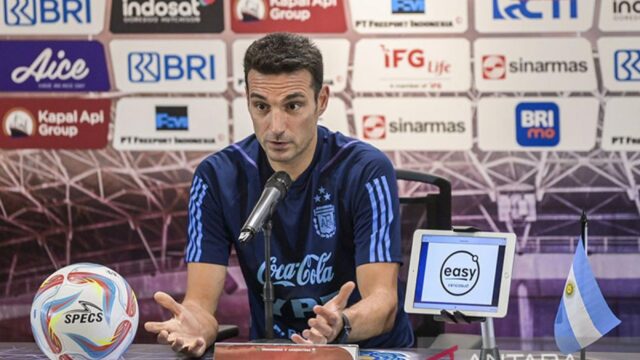 Scaloni: Semifinal Inggris vs Argentina Hanya Soal Sepak Bola, Bukan di Luar Lapangan