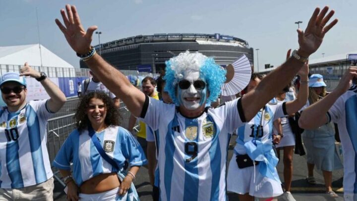 Rooney dan Hart Soroti Kekalahan Argentina saat Hadapi Spanyol dalam Laga Internasional