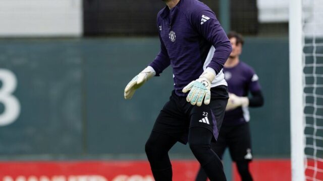 Manchester United Perpanjang Kontrak Kiper Senior Tom Heaton