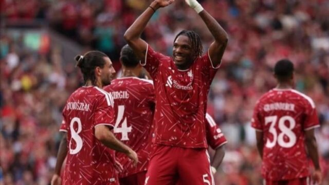 Liverpool Tutup Pramusim dengan Kemenangan 2-0 atas Como di Anfield