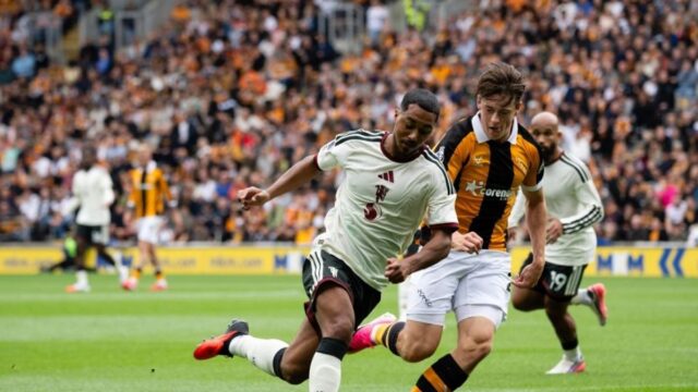 Manchester United kalah 0-2 dari Hull City, tim promosi yang tampil efektif