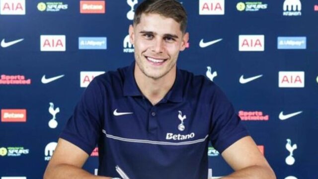 Tottenham Hotspur Perpanjang Kontrak Bek Micky van de Ven