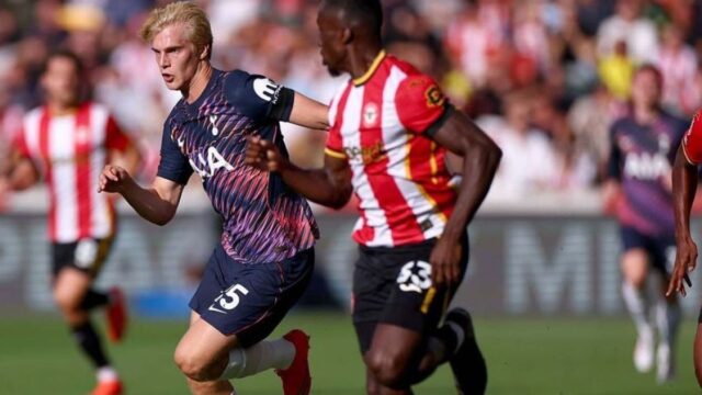 Tottenham Hotspur kalah 0-3 dari Brentford dalam laga lanjutan kompetisi Inggris