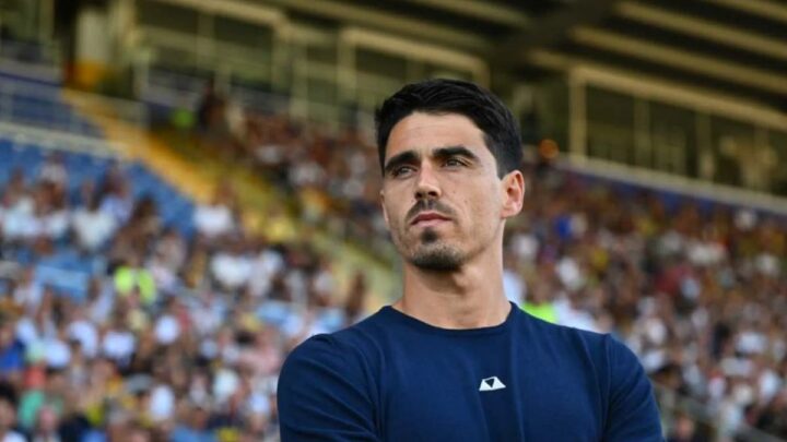 Parma resmi memberhentikan Carlos Cuesta dari posisi pelatih utama tim
