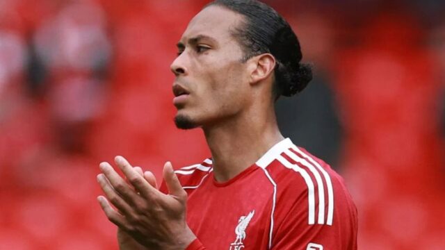 Van Dijk: Kartu Merah Gravenberch Jadi Titik Balik dan Ubah Jalannya Pertandingan